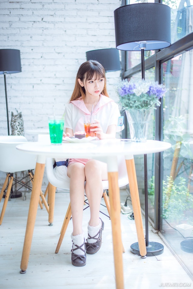 一个家庭没有书，就好像一间房子没有窗户。